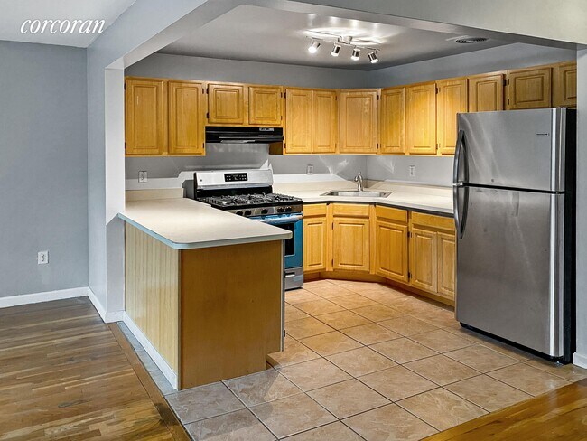 Building Photo - 1676 Bergen St