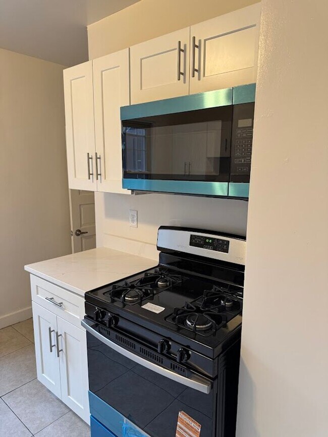 Foto del edificio - Wonderful Duplex in the Heart of Squirrel Hill!