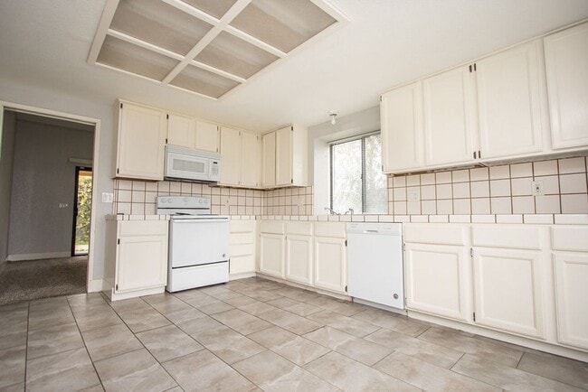 Building Photo - Coming Soon!! Cozy 3-Bedroom, 2-Bath Home in Modesto