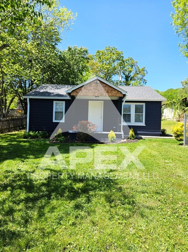 Renovated Craftsman Style 3 Bd 1.5- Ba Single Family Home in North Knox! - Renovated Craftsman Style 3 Bd 1.5- Ba Single Family Home in North Knox!