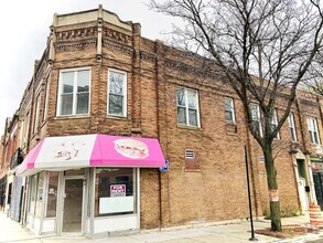 Building Photo - 2908 N Wisner Ave