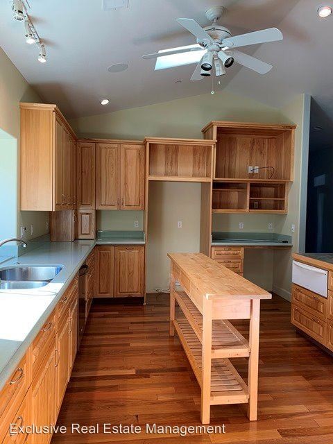 Building Photo - 5 br, 2.5 bath House - 6471 Coopers Hawk Road