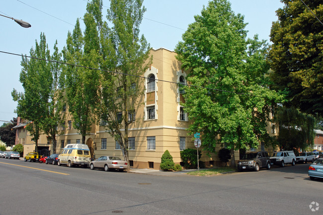 Building Photo - Belvedere Pointe Apts