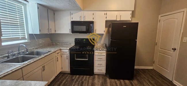 Foto del edificio - Updated 3 Bedroom, 1.5 Bathroom, Grace Tuxedo Beauty Available NOW!