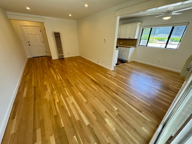 Foto del edificio - 822 N Martel Ave