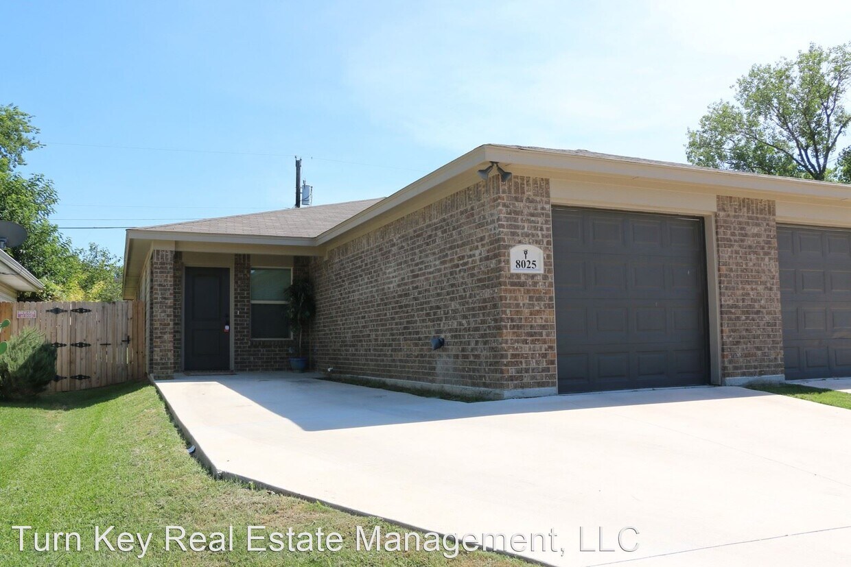 Foto principal - 8025-8027 Marydean Ave