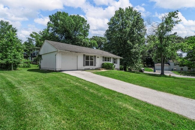 Building Photo - 1121 Dauphine Ln