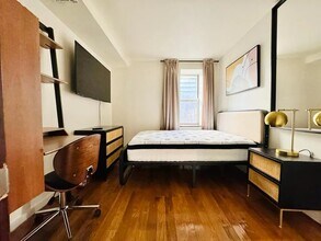 Building Photo - Furnished room/NOT APARTMENT