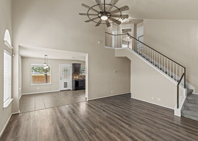 Foto del edificio - Spacious 4 bedroom, 2.5 bath home in the d...
