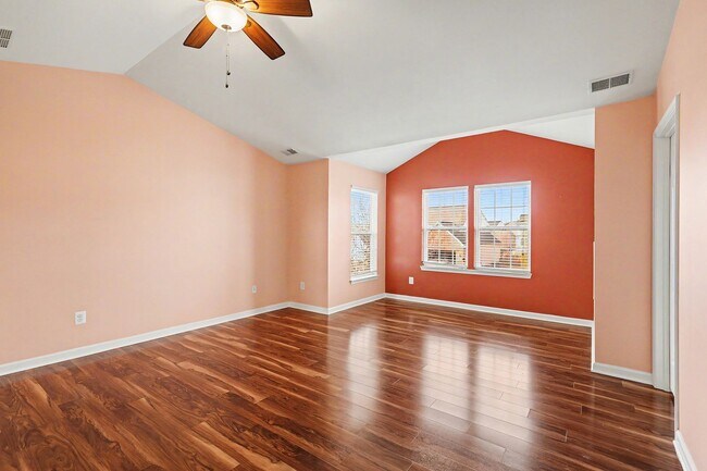 Building Photo - Spacious 5-Bedroom Fredericksburg Home with Flexible Living & Over 3,500 Sq Ft