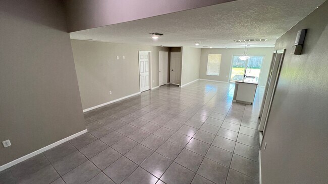 Building Photo - INCREDIBLE 4 Bedroom, 2 Bathroom Home in Palm Bay!!