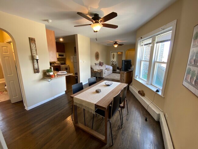 Foto del edificio - 3811 N Western Ave