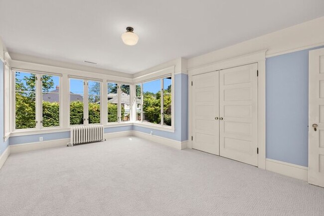 Building Photo - Stunning 1909 Craftsman w/ AC in Coveted Capitol Hill