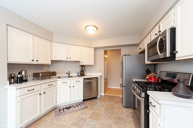 Building Photo - 2545 Live Oak Ln