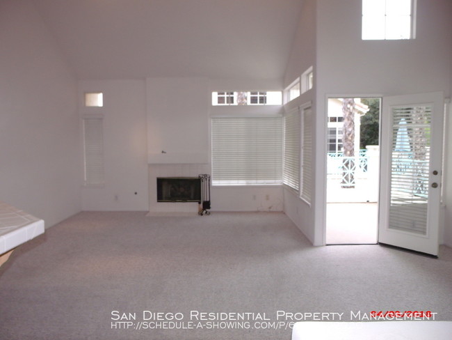 Building Photo - Gorgeous Sabre Springs Condo in San Tropico!