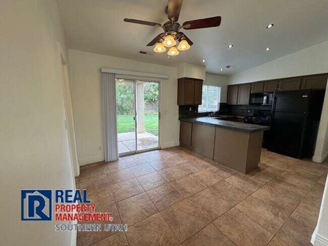 Foto del edificio - Single Family Home near Pine View