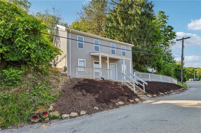 Foto del edificio - HOME FOR THE HOLIDAYS SPECIAL!-4 BEDROOM HOME IN FOX CHAPEL