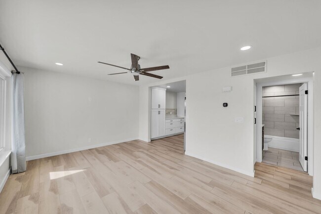 Foto del edificio - Recently remodeled 3 bedroom home! Price R...