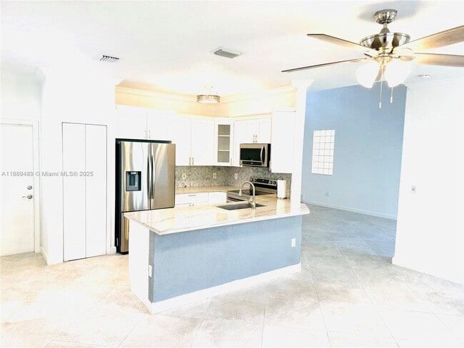 Foto del edificio - 16927 SW 34th St