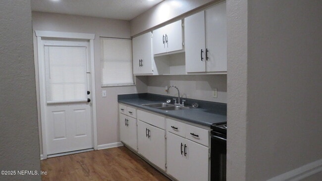 Building Photo - 1160 Mohawk St