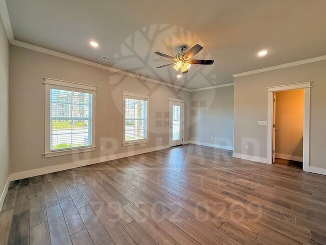 Building Photo - EP 6 | Townhome with Garage in Siloam Springs!