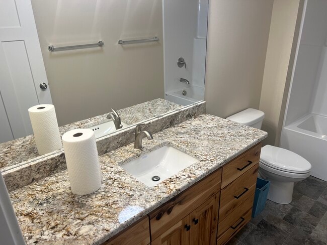 Full Spare Bath - 1416 Edington Ave