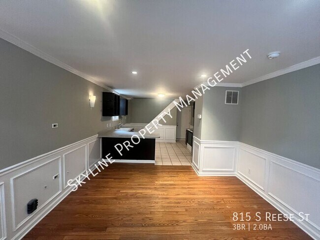 Building Photo - Queen Village 3 Bedroom Home located on Qu...