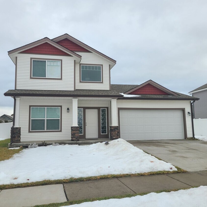 3 Bedroom + Office in The Landings House Rental in Coeur d'Alene, ID