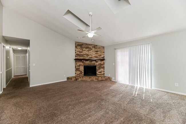 Foto del edificio - 405 Crestwood Dr
