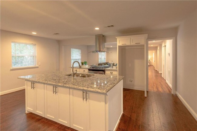 Building Photo - 9869 Kingsman Dr