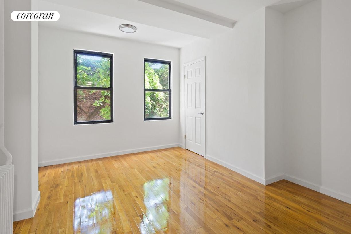 Foto principal - 361 W 51st St