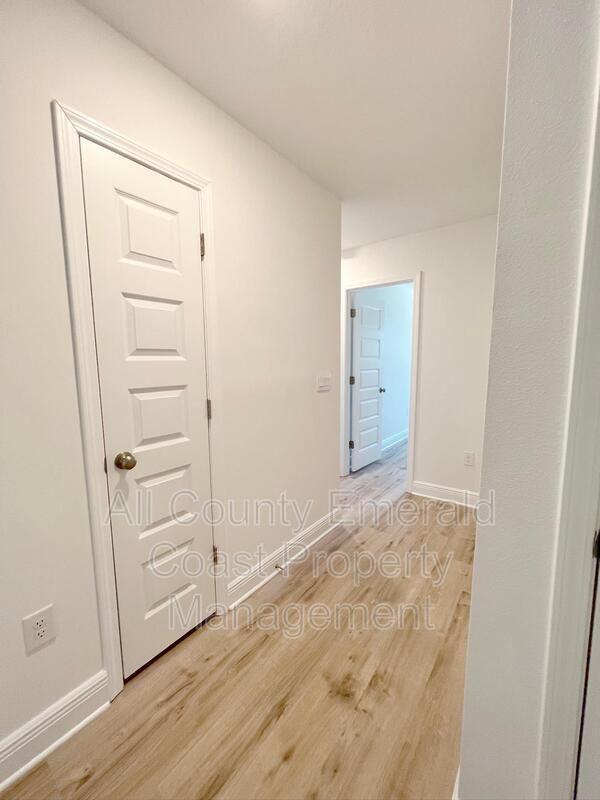Building Photo - 16 Renea Cv