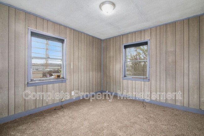 Building Photo - 2113 6th Way W