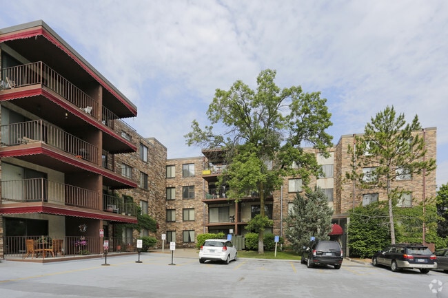 Building Photo - Rosewood West