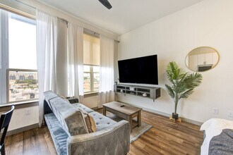 Building Photo - 1111 Shepherd Dr