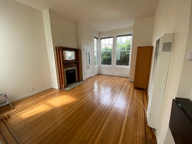 Building Photo - 3057 Sacramento St