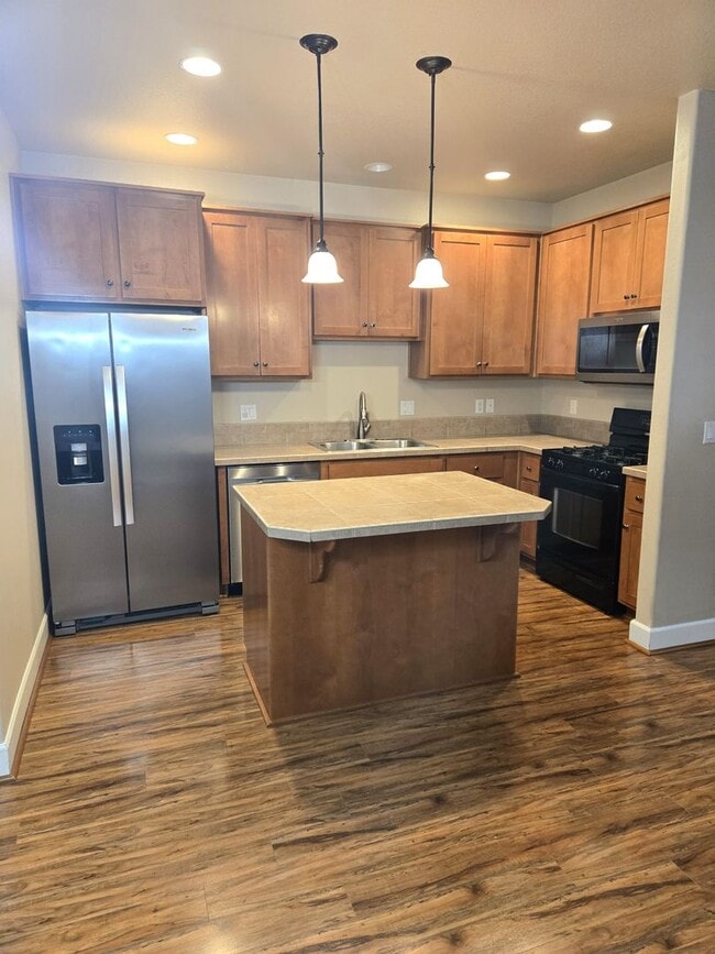 Foto del edificio - Tons of Space ! Walk to Park!  Newer 2017 ...