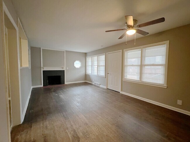 Foto del edificio - COMING SOON: Spacious Independence Home with Carport & Large Yard!