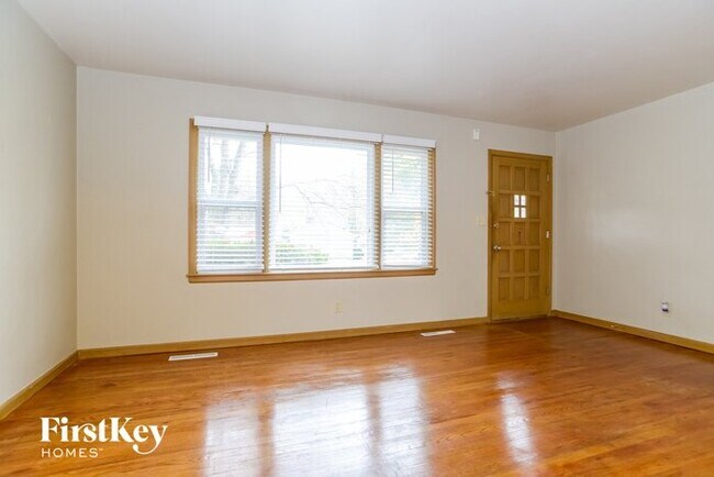 Foto del edificio - 9814 Cambridge Ave