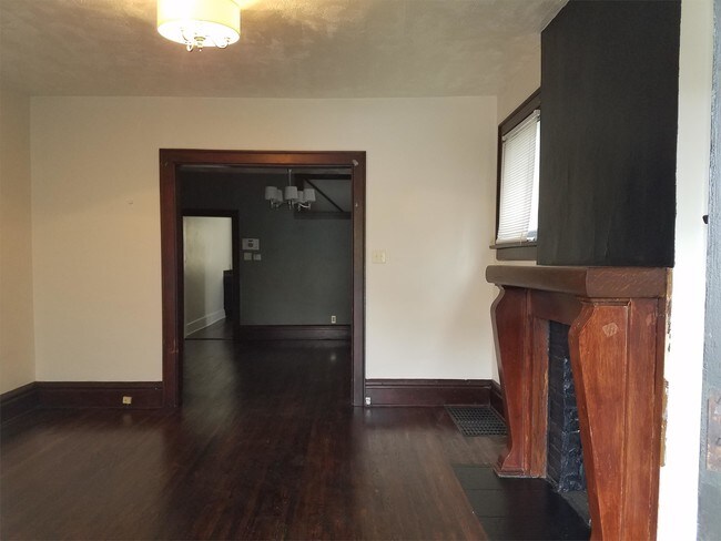 Building Photo - 1474 Summit St