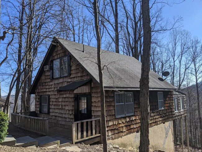 Building Photo - 132 Sassafras
