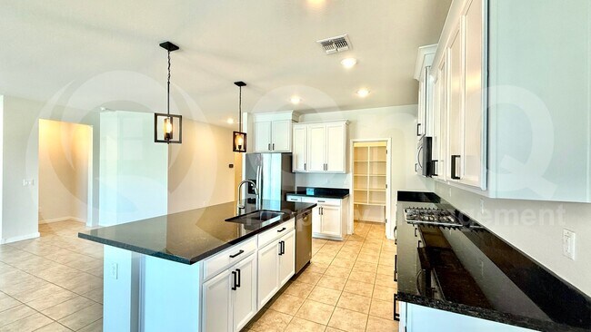 Foto del edificio - 12358 W Midway Ave