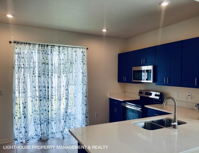Foto del edificio - Charming, Newly Built 2 Bed/2.5 Bath Townh...