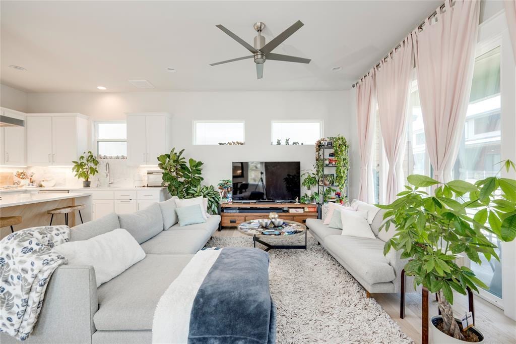 Foto principal - 5002 Pecan Springs Rd