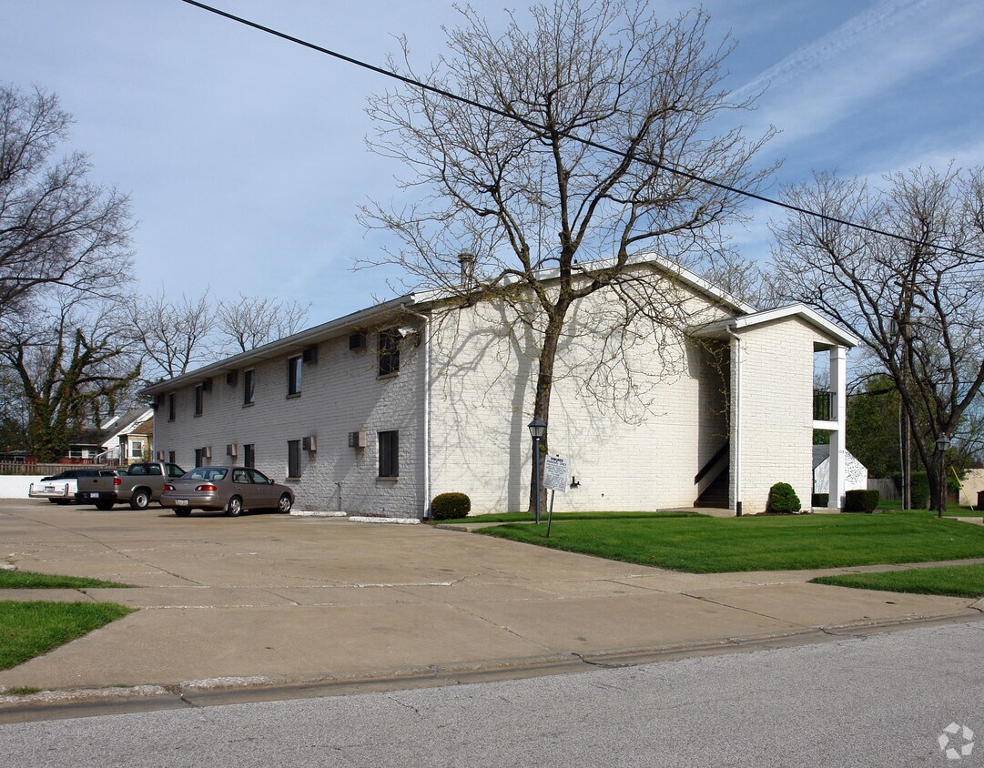 Building Photo - 1718 Schiller Ave