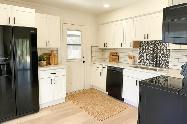 Building Photo - 37830 Linda Dr