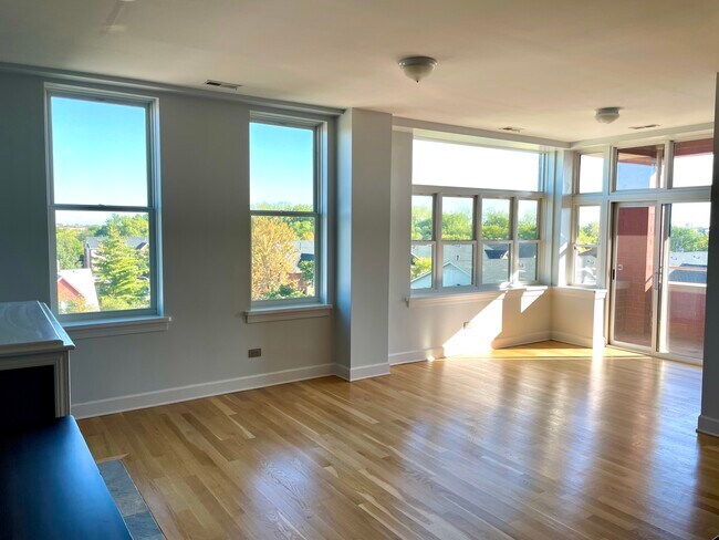 Foto del edificio - 2700 W Belmont Ave