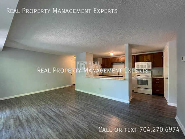 Building Photo - 9541 Shannon Green Dr