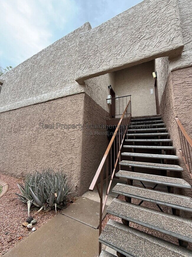 Foto del edificio - 4554 E Paradise Village Pkwy N