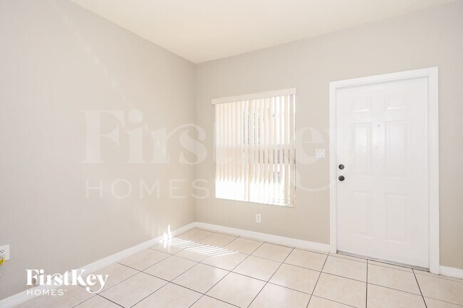 Building Photo - 664 SW 7th Terrace